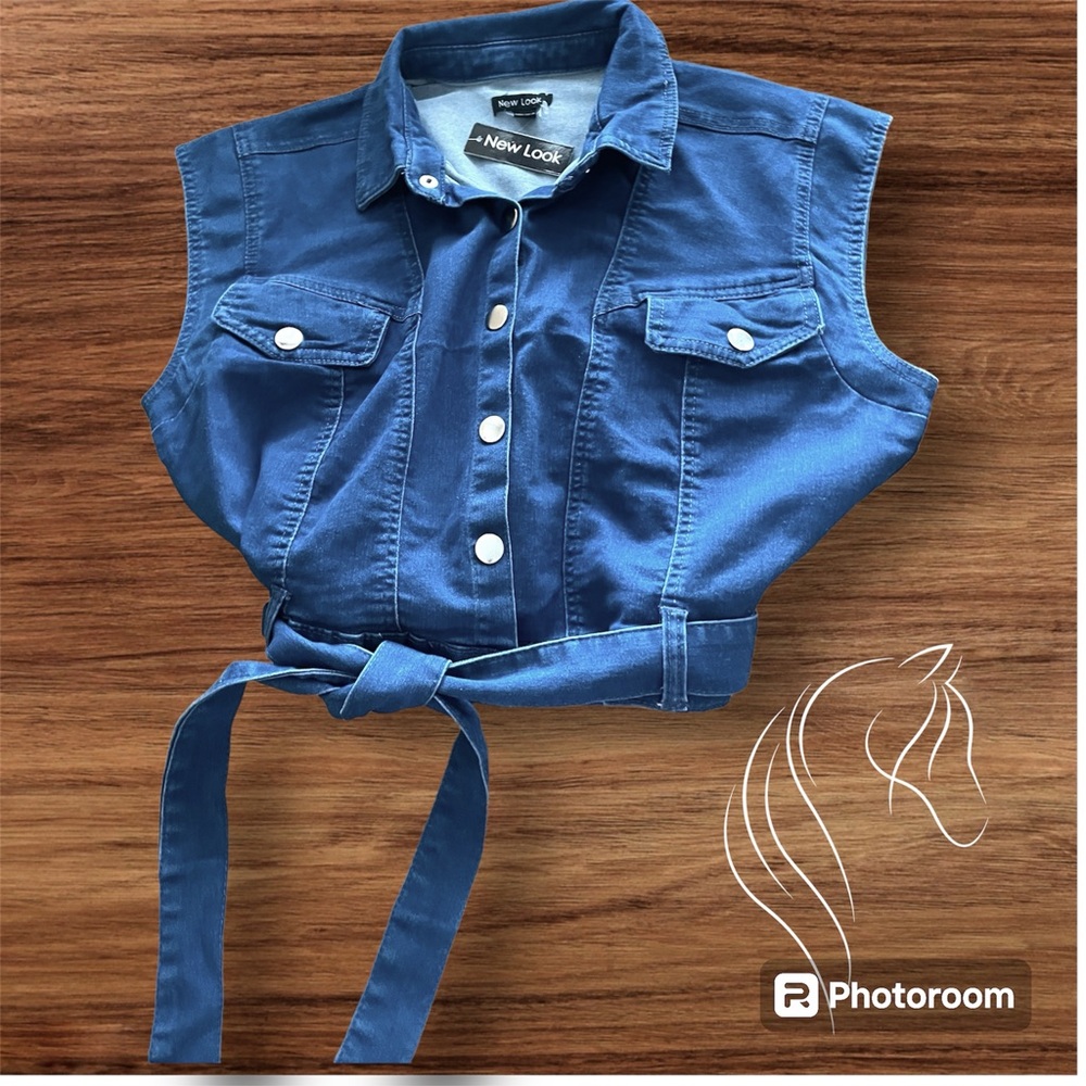 NWT. Women’s Denim Shirt/Vest. Belted. Snap Front. Dark Wash. Size XL.